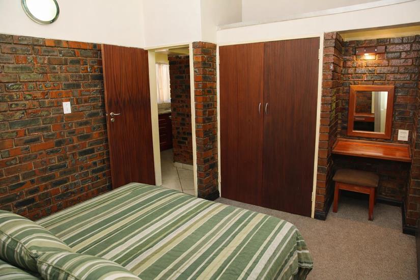 Badplaas, A Forever Resort: 2-Sleeper Chalet. 1 bedroom (1 double bed)