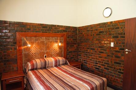 Badplaas, A Forever Resort: 2-Sleeper Chalet. 1 bedroom (1 double bed)