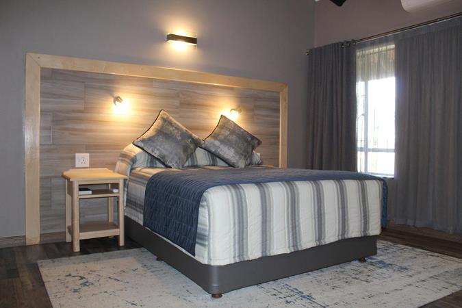 Badplaas, A Forever Resort: 10-Sleeper Guest House. 3 bedrooms (1 queen bed, 2 double beds, 2 single beds & bunker bed)